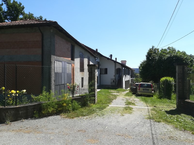 Casa Semi Indipendente in Vendita a Pareto, 70'000€, 112 m², arredato, con Box