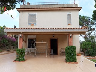 Villa in Vendita a Altavilla Milicia, zona San Michele, 125'000€, 158 m², arredato, con Box