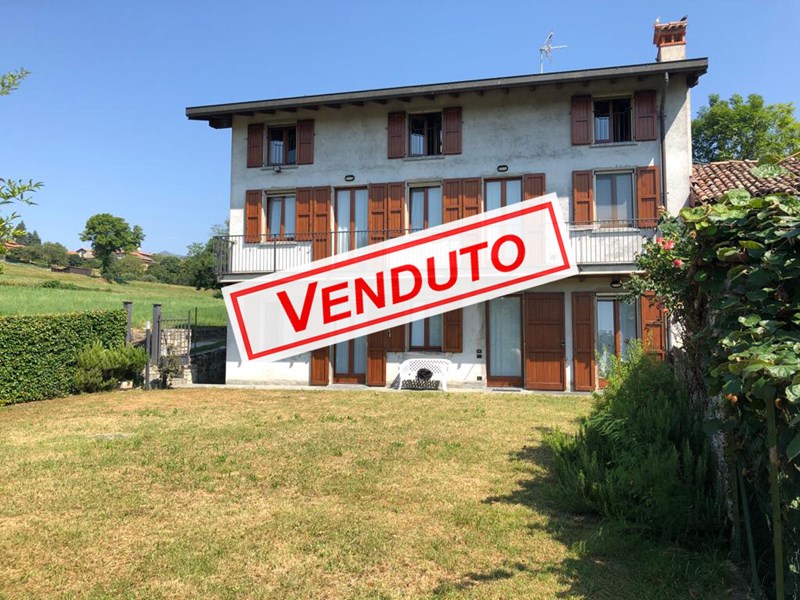 Casale in Vendita a Orsenigo, zona Collinare , 299'000€, 190 m²