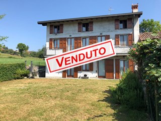 Casale in Vendita a Orsenigo, zona Collinare , 299'000€, 190 m²