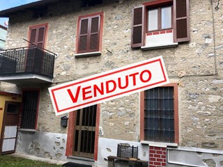 Casa Indipendente in Vendita a Valbrona, zona Centro , 49'000€, 85 m²