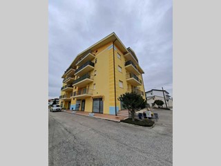 Immobile commerciale in Affitto a Altino, 250€, 35 m²