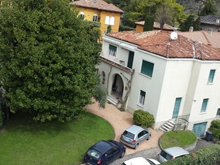 Villa in Vendita a Salò, zona Loc.Barbarano, 250 m², con Box