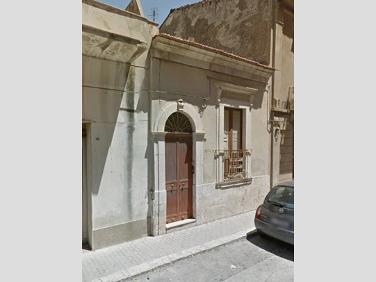 Casa Indipendente in Vendita a Vittoria, zona Centrale, 45'000€