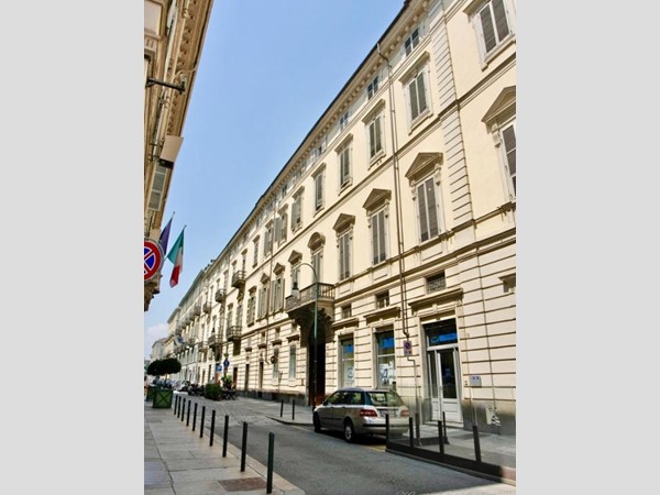 Ufficio in Vendita a Torino, 2'090'000€, 600 m²