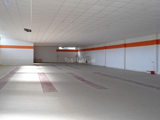Capannone in Affitto a Senigallia, 4'000€, 400 m²