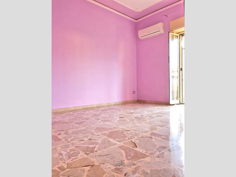 Appartamento in Vendita a Messina, zona provinciale, 160'000€, 140 m²