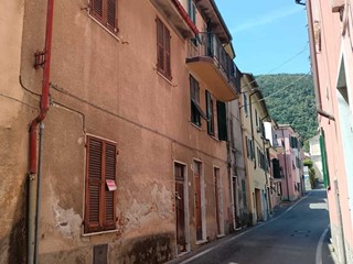 Casa Semi Indipendente in Vendita a Ameglia, 130'000&euro;, 102 m², con Box