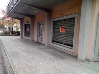 Negozio in Vendita a Osio Sotto, zona OSIO SOTTO, 289'000€, 244 m²