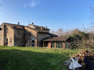 Casa Indipendente in Vendita a Alseno, zona Castelnuovo Fogliani, 90'000€, 300 m²