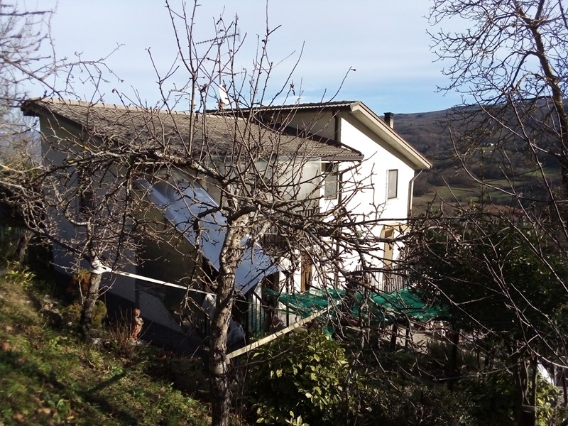 Casa Semi Indipendente in Vendita a Albareto, 75'000€, 85 m², con Box