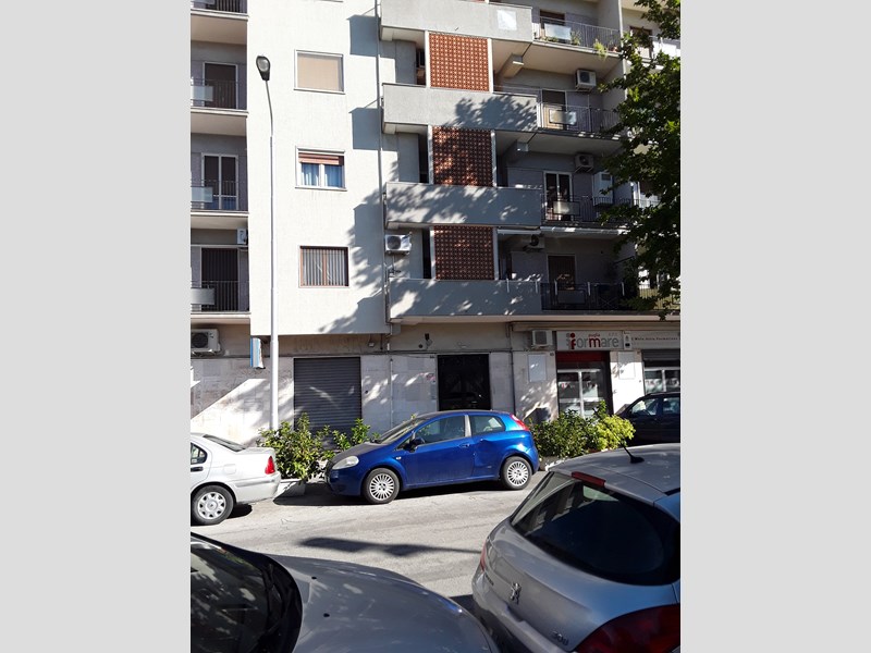 Appartamento in Vendita a Taranto, zona Rione Italia, 83'000€, 90 m²