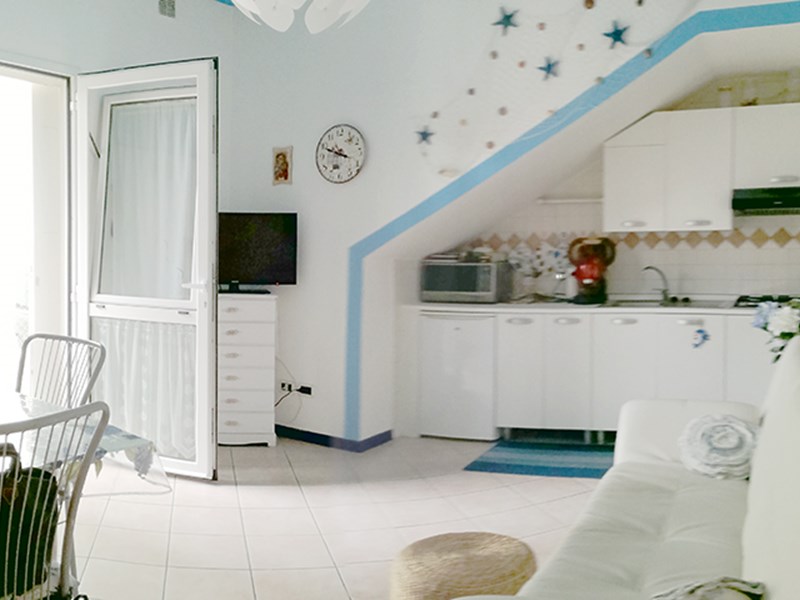 Trilocale in Vendita a Riccione, zona Adiancenze Paese , 140'000€, 45 m², arredato