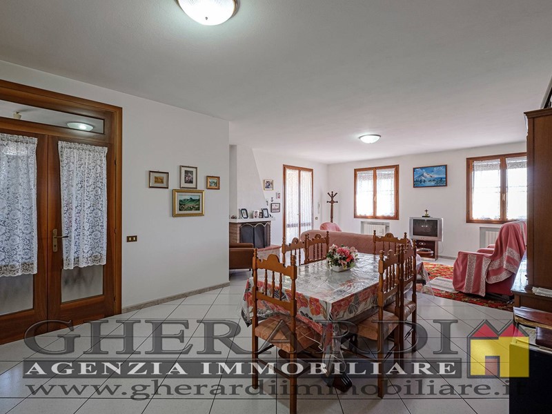 Villa in Vendita a Ferrara, zona Quartesana, 358'000€, 310 m²