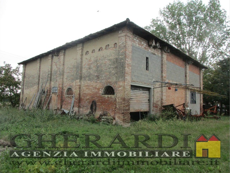 Rustico in Vendita a Ferrara, zona San Bartolomeo in Bosco, 48'000€, 442 m²