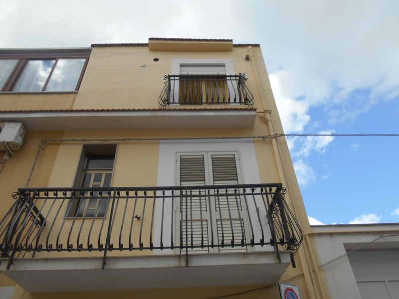 Appartamento in Affitto a Castelvetrano, zona Palma, 300€, 90 m², arredato