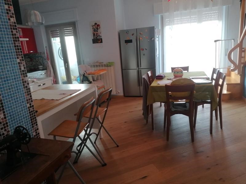 Appartamento in Vendita a Appignano del Tronto, 116'000€, 170 m², arredato, con Box