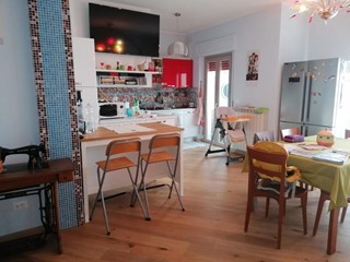 Appartamento in Vendita a Appignano del Tronto, 116'000€, 170 m², arredato, con Box