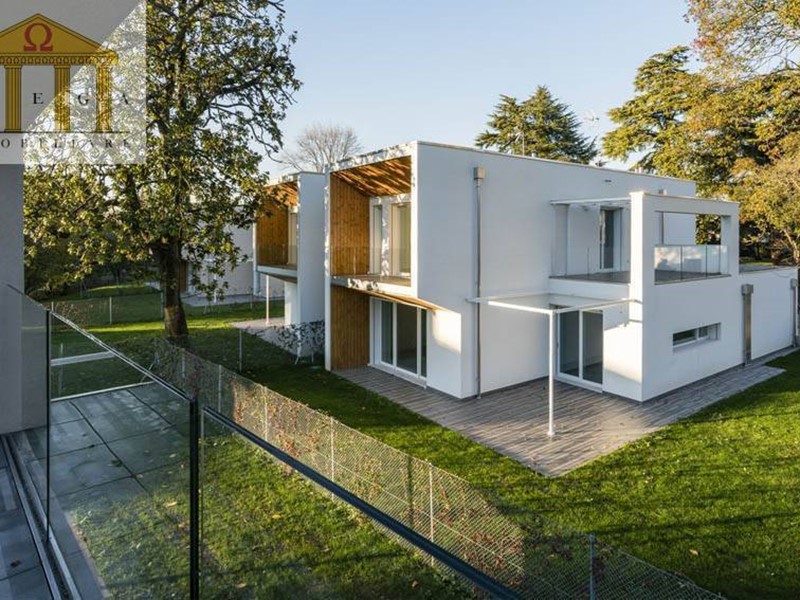 Villa bifamiliare in Vendita a Treviso, zona S. Maria del Rovere, 790'000€, 200 m²