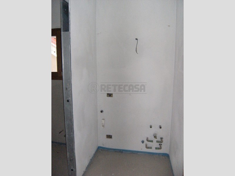 Trilocale in Vendita a Calcinate, 200'000€, 90 m², con Box