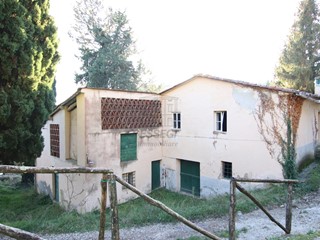 Casale in Vendita a Lucca, zona Nord, 500'000€, 300 m², con Box