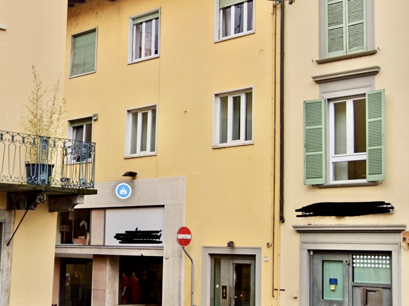 Appartamento in Vendita a Palazzolo sull'Oglio, zona Via Roma, 37'500€, 161 m²