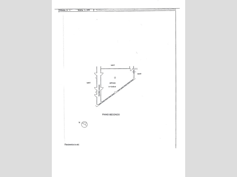Ufficio in Affitto a Sarzana, 800€, 90 m²