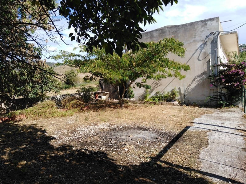 Casa Indipendente in Vendita a Chiaramonte Gulfi, 200'000€, 200 m², con Box
