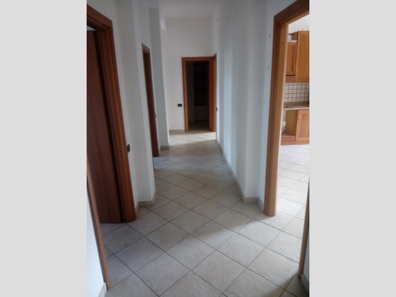 Appartamento in Vendita a Poggibonsi, zona via della libertà, 240'000€, 110 m², con Box
