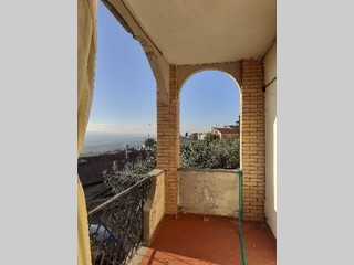 Appartamento in Vendita a Montecchio, 90'000€, 140 m²