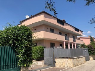 Villa in Vendita a Napoli, zona Varcaturo, 518'000€, 350 m²