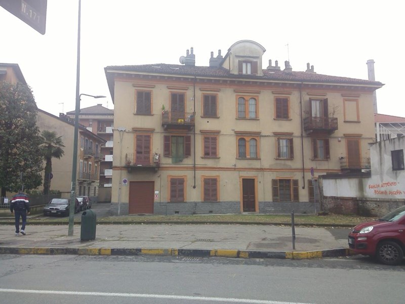 Trilocale in Vendita a Torino, zona Lucento, 77'000€, 80 m²