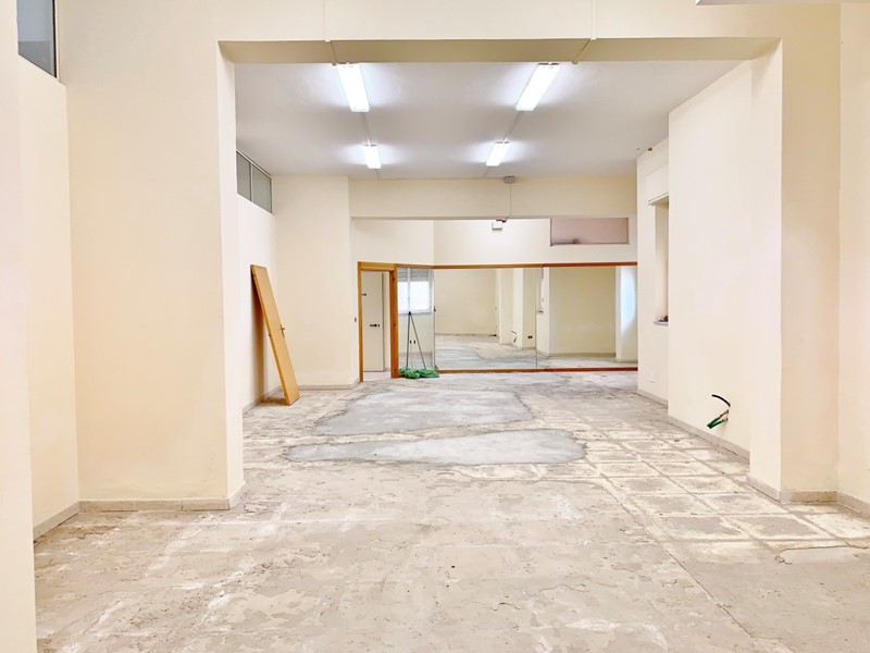 Capannone in Vendita a Catanzaro, zona Stadio, 200'000&euro;, 600 m²