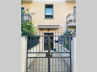 Quadrilocale in Vendita a Roma, zona Via Quintilio Varo, 319'000€, 97 m²