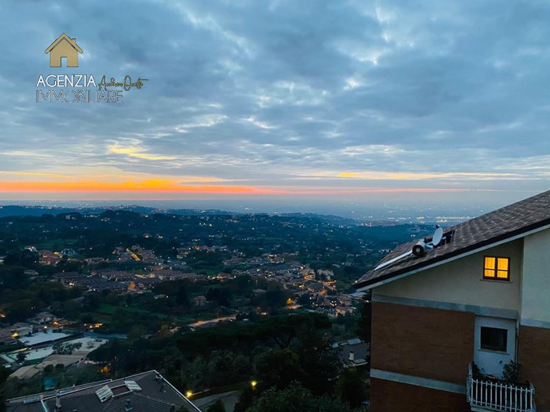 Trilocale in Vendita a Rocca di Papa, zona Via Cavour, 125'000€, 70 m²