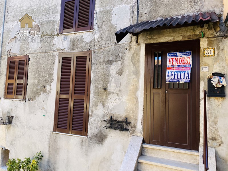 Trilocale in Vendita a Rocca di Papa, zona Piazza Garibaldi, 98'000€, 70 m²