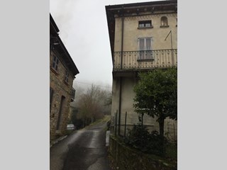 Rustico in Vendita a Alta Val Tidone, zona Corneto, 90'000€, 400 m², arredato, con Box