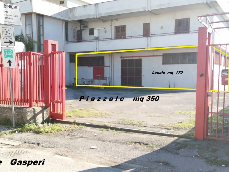 Immobile commerciale in Affitto a Pagani, zona Nazionale, 2'000€, 170 m²