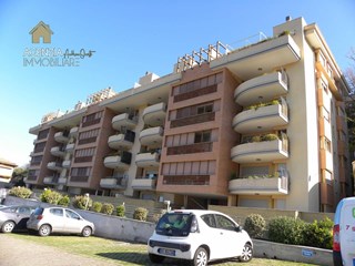 Bilocale in Vendita a Rocca di Papa, zona Via Cavour, 122'000€, 55 m²