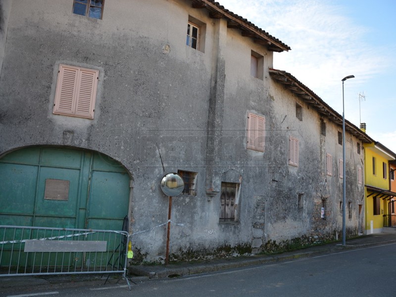 Casa Indipendente in Vendita a Gonars, zona ontagnano, 129'000€, 440 m²