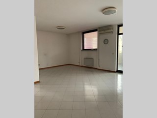 Ufficio in Vendita a Aulla, zona Aulla centro, 110'000€, 75 m²