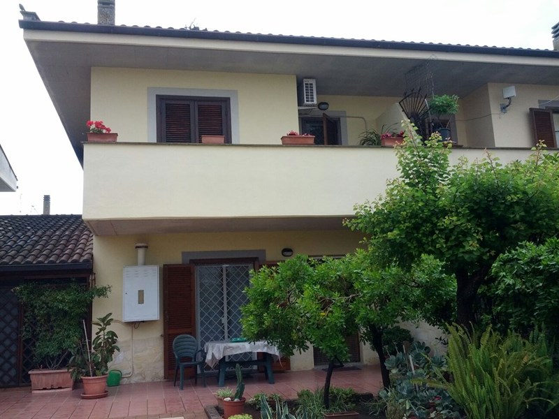 Villetta a schiera in Vendita a Terracina, zona BORGO HERMADA, 107'000€, 65 m², arredato, con Box