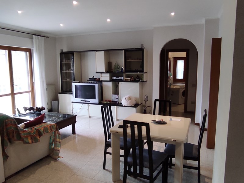 Quadrilocale in Vendita a Guidonia Montecelio, zona Via dell'Edera 4, 160'000€, 90 m²