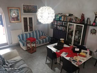 Casa Indipendente in Vendita a Bari, zona CARBONARA, 150'000€, 90 m²