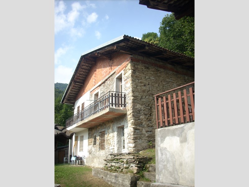 Casale in Vendita a Valmala, zona casa in Borgata, 10'000€, 50 m²