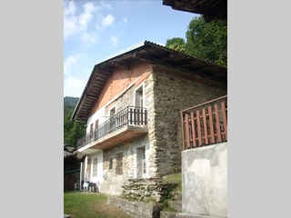 Casale in Vendita a Valmala, zona casa in Borgata, 10'000€, 50 m²