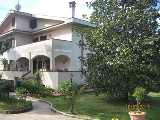 Villa in Vendita a Roma, zona Casale si San Nicola, 550'000€, 275 m², con Box