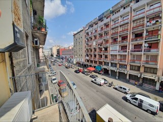 Appartamento in Vendita a Napoli, zona ferrovia, 265'000€, 120 m²