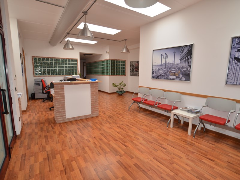 Immobile commerciale in Vendita a San Benedetto del Tronto, zona Porto D'ascoli residenziale, 300'000€, 300 m²