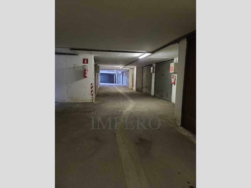 Box in Vendita a Ventimiglia, zona Roverino, 25'000€, 16 m²